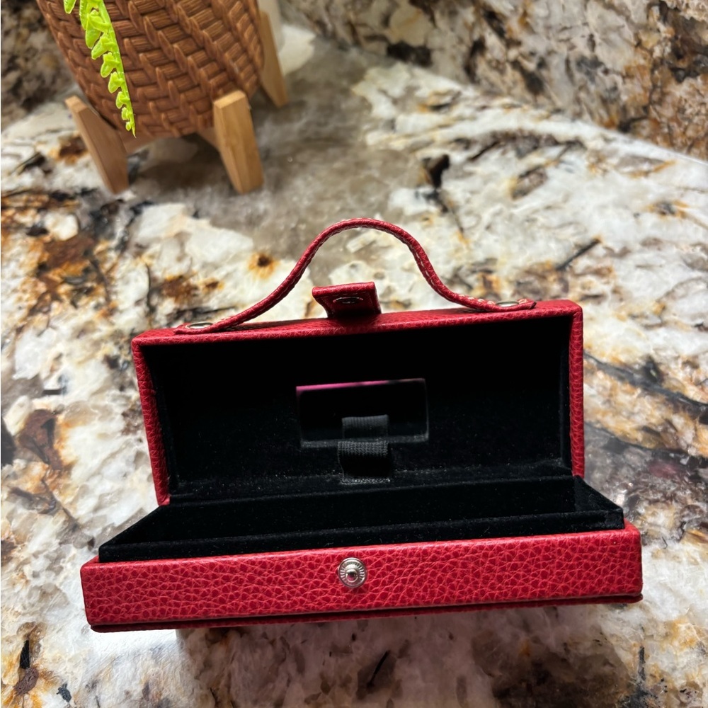 Elegant lipstick 💄 case with Mirror - Picture 4 of 8